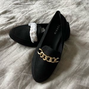 Loafers with gold chain